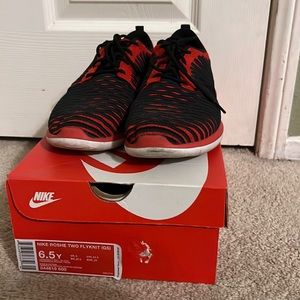 Nike Roshe Two Flynit Size 6.5Y